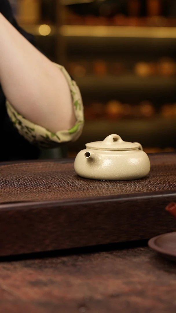 茶壶紫砂过桥扁腹 梨皮本绿 送白段竹节杯