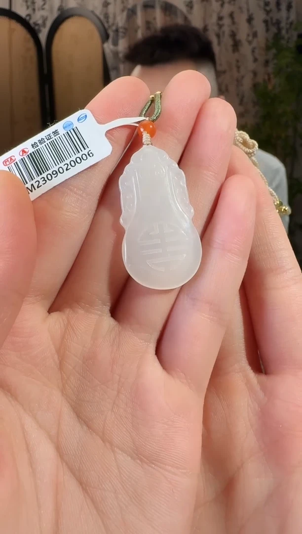 和田玉未镶嵌颈饰花瓶c