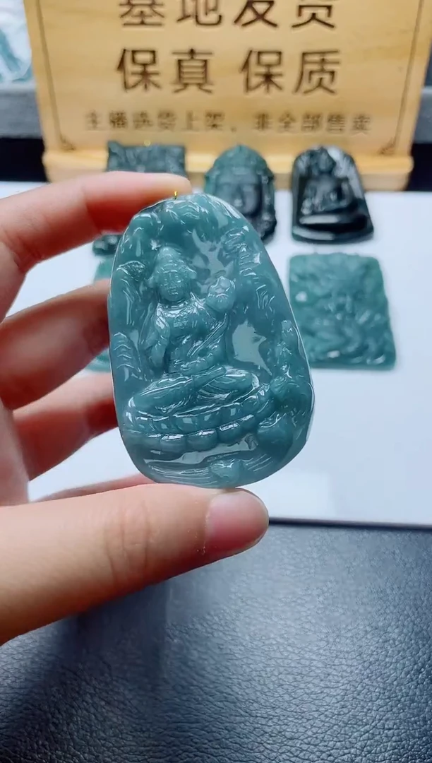 颈饰未镶嵌翡翠