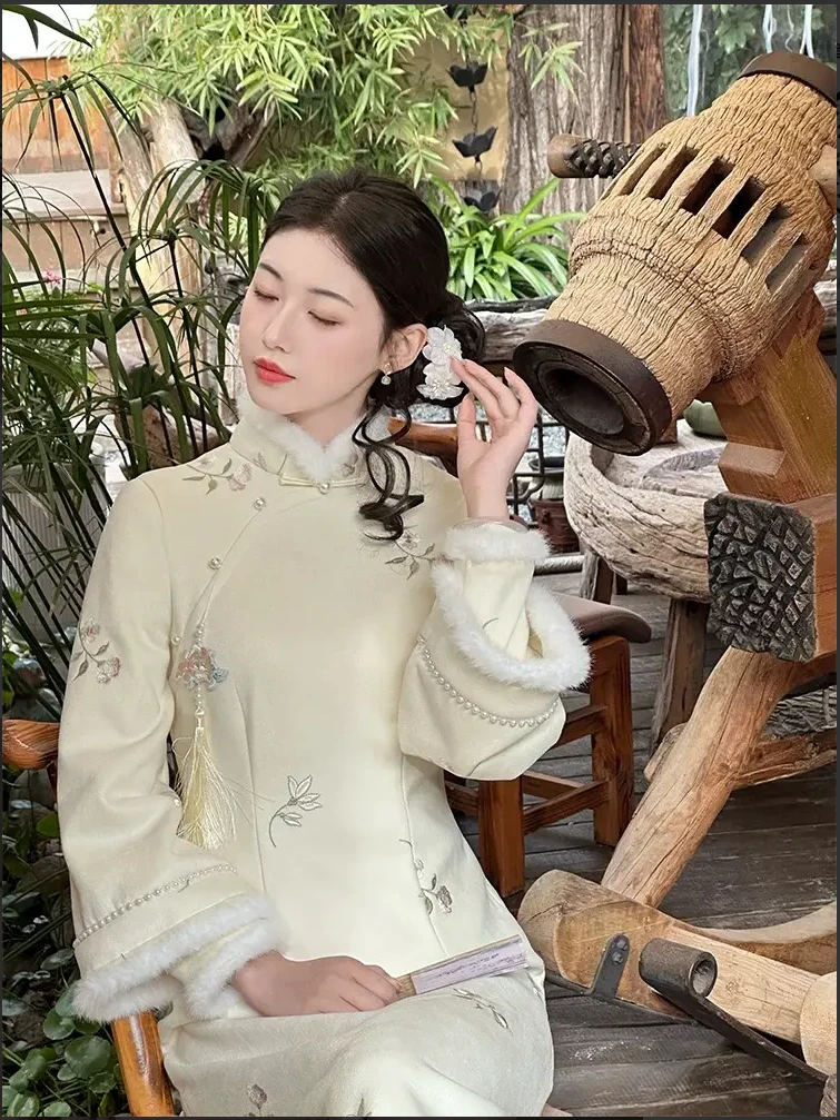 【白月光】淑女范绣花麂皮绒旗袍2024年冬新款加绒毛领新中式日常