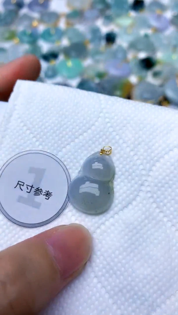 颈饰18K金镶嵌翡翠天然A货翡翠