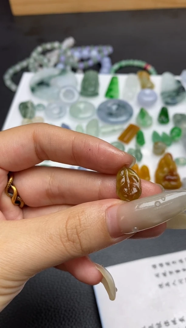 未镶嵌定制翡翠翡翠毛货~