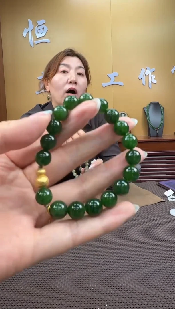 颈饰18K金镶嵌和田玉手串10mm