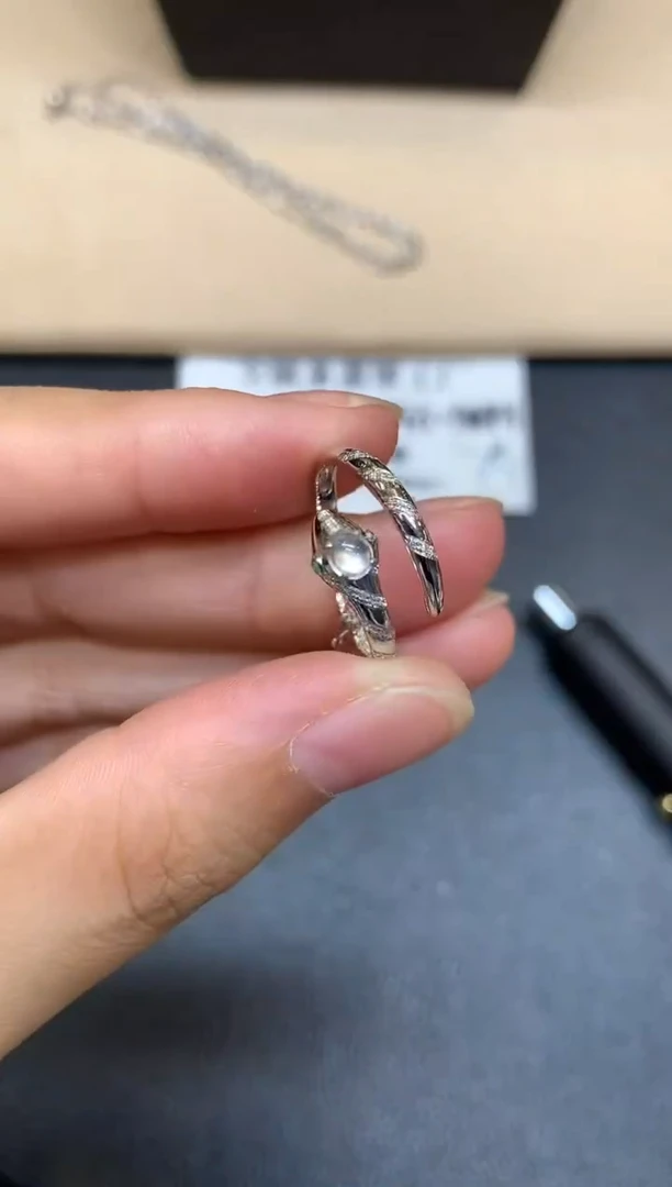 18K金镶嵌戒指翡翠蛋面【无服务费