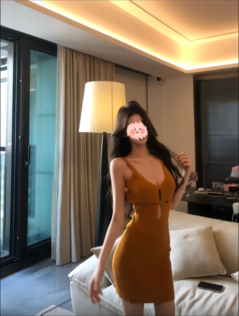 2025夏季设计感港岛玫瑰针织连衣裙小众设计感镂空度假大露背短裙