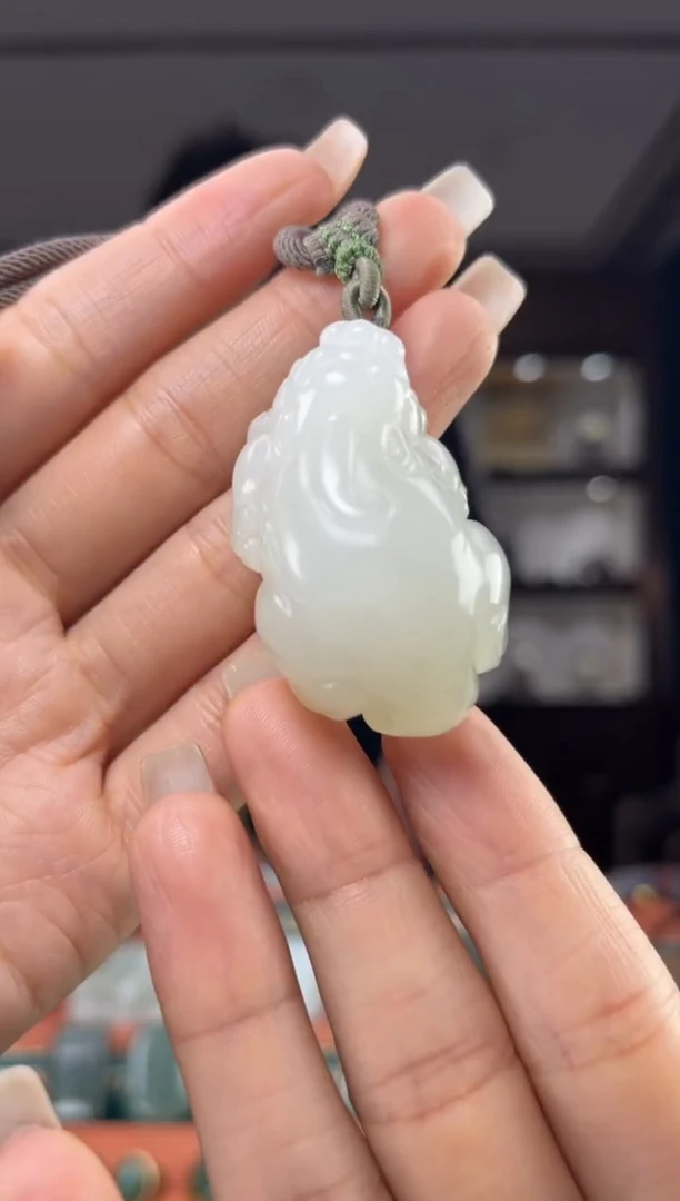 颈饰未镶嵌和田玉佩佩