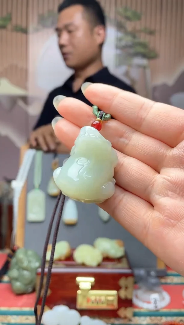 和田玉未镶嵌颈饰拍一发一