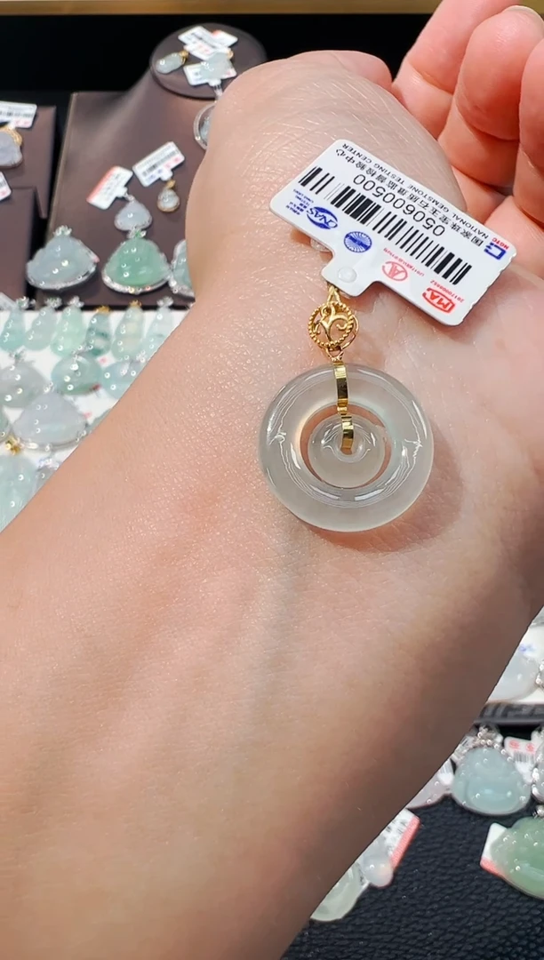 翡翠18K金镶嵌吊坠(不含链)平安扣吊坠500