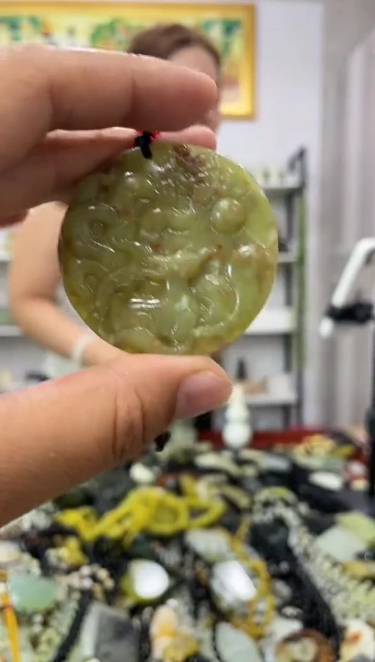 岫玉未镶嵌吊坠