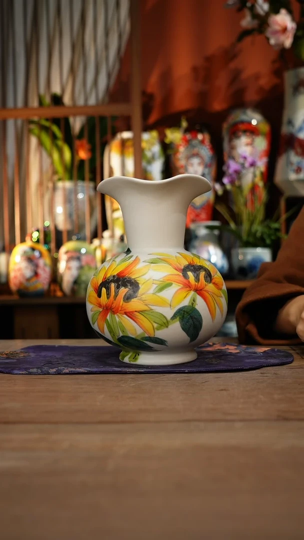 当代景德镇设计师釉下手绘陶瓷花瓶