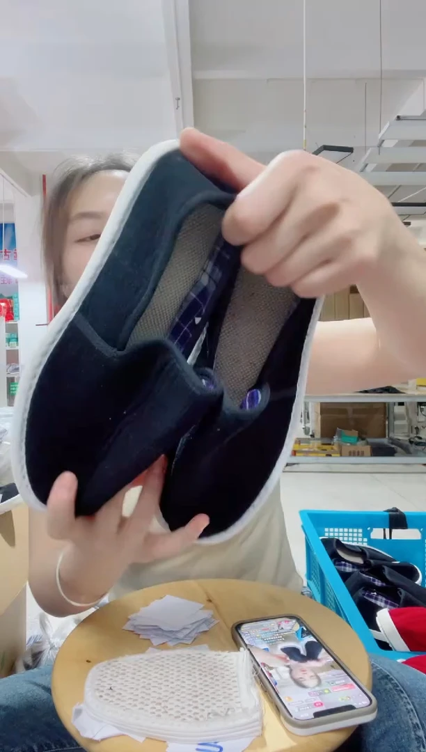6-13黑条绒39码，42号