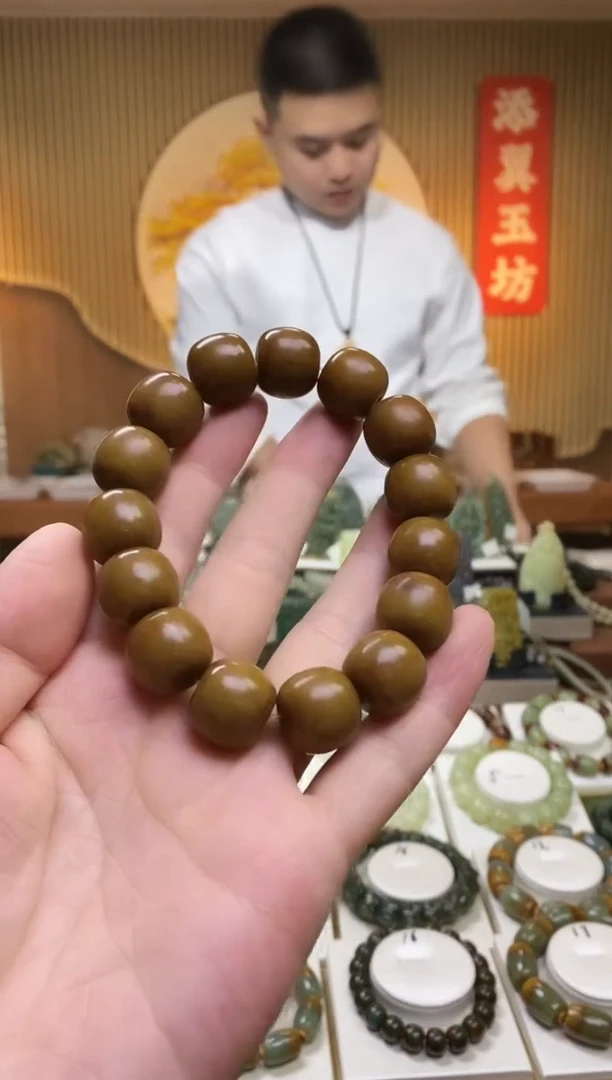 【闪购商品】透闪石质玉手串老形未镶嵌多样性随机发一