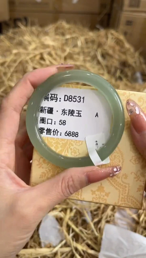 未镶嵌手镯石英质玉D8531