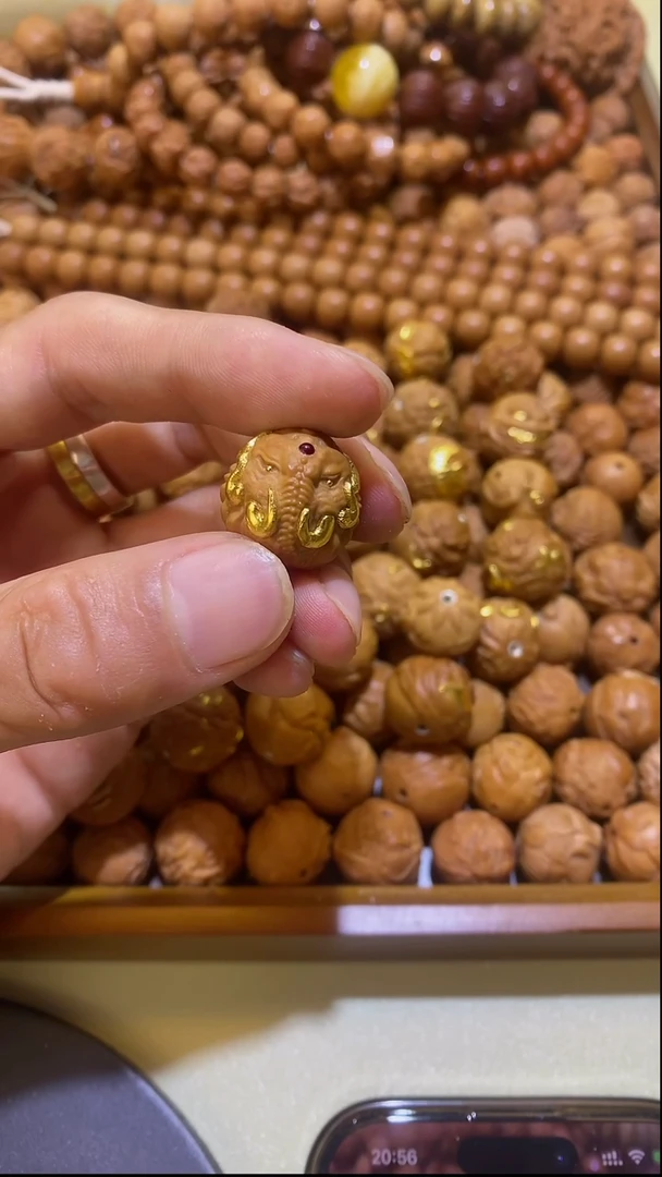 猴头核桃吊坠辉**脸象神24k镶嵌