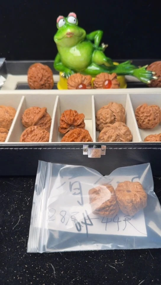 把件文玩核桃池*文玩核桃30