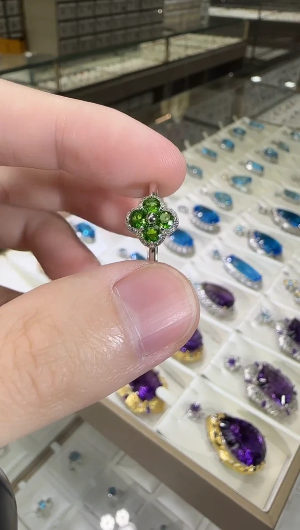 银S925镶嵌透辉石精致四叶花简约