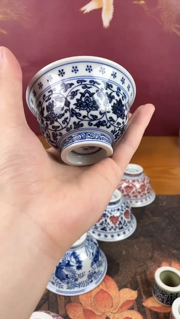 青花缠枝莲压手杯