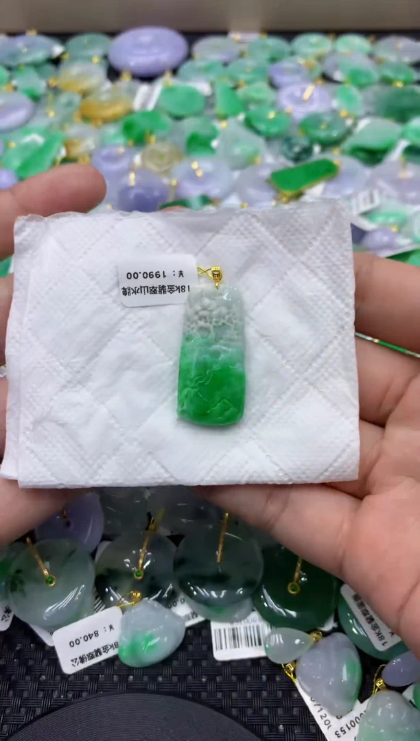 颈饰18K金镶嵌翡翠天然缅甸翡翠A货
