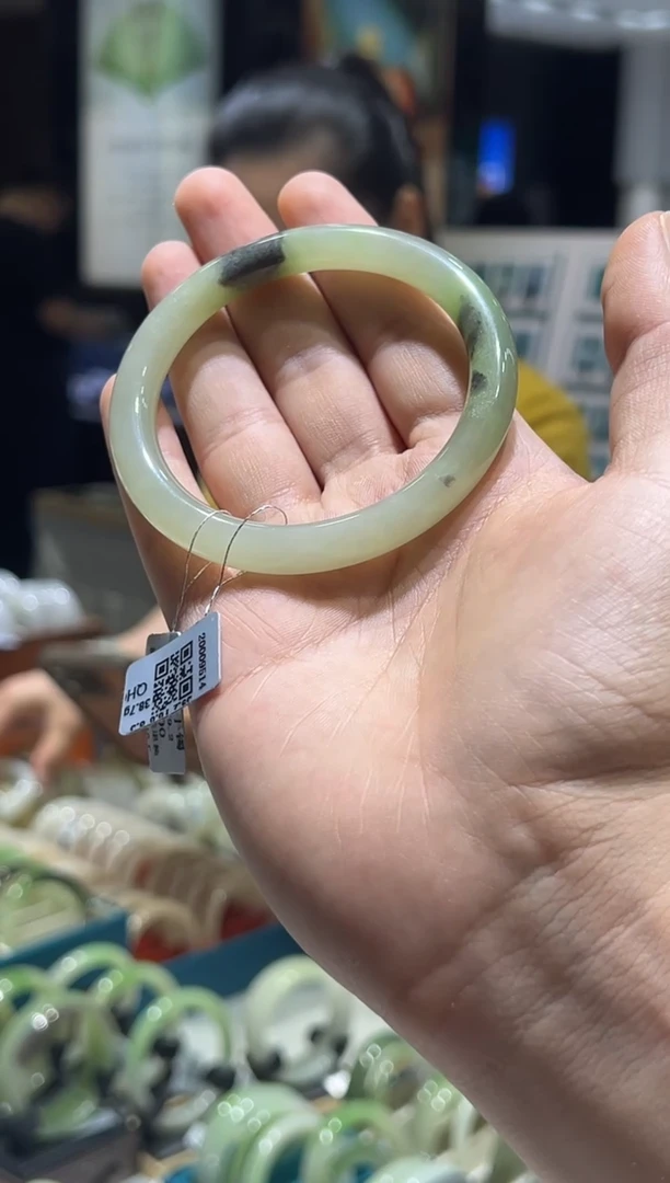 未镶嵌手镯和田玉59圈口 冰胶翠青青花镯