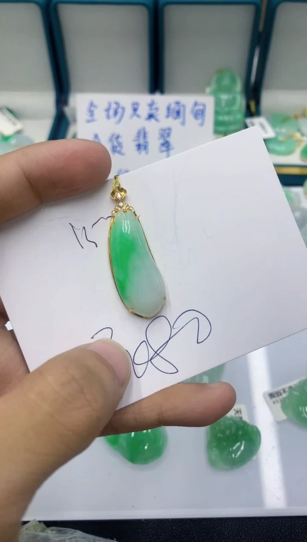 颈饰18K金镶嵌翡翠1111111111