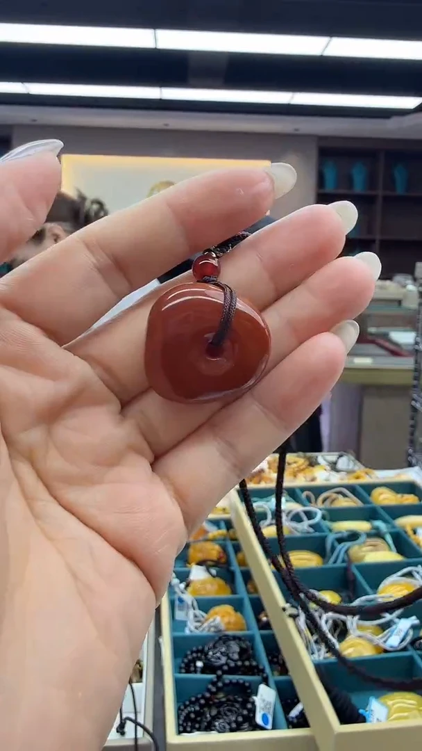 琥珀颈饰未镶嵌64秒拍号 假一罚三
