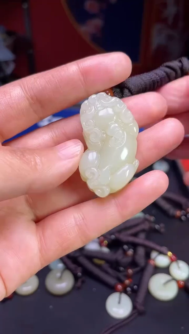 颈饰未镶嵌和田玉1