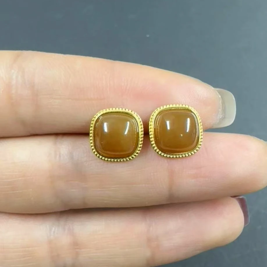 【嘉玉隆珠宝】天然和田玉糖料耳钉s925银镶