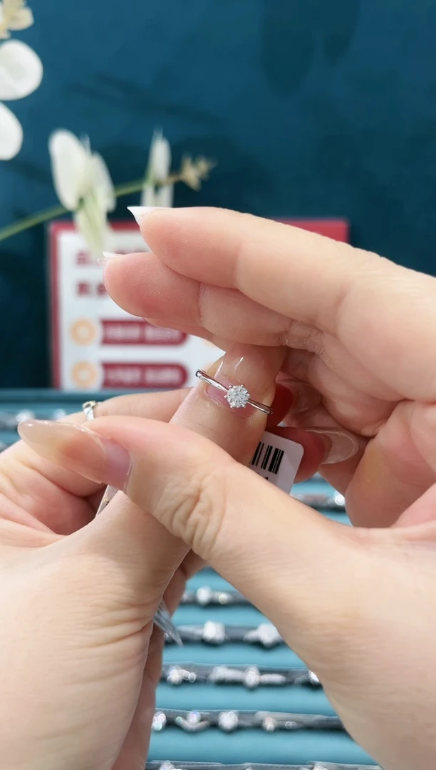 铂Pt950镶嵌戒托钻石30分fgsi/14圈