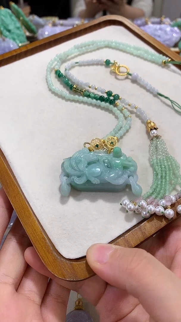 颈饰未镶嵌翡翠吊坠