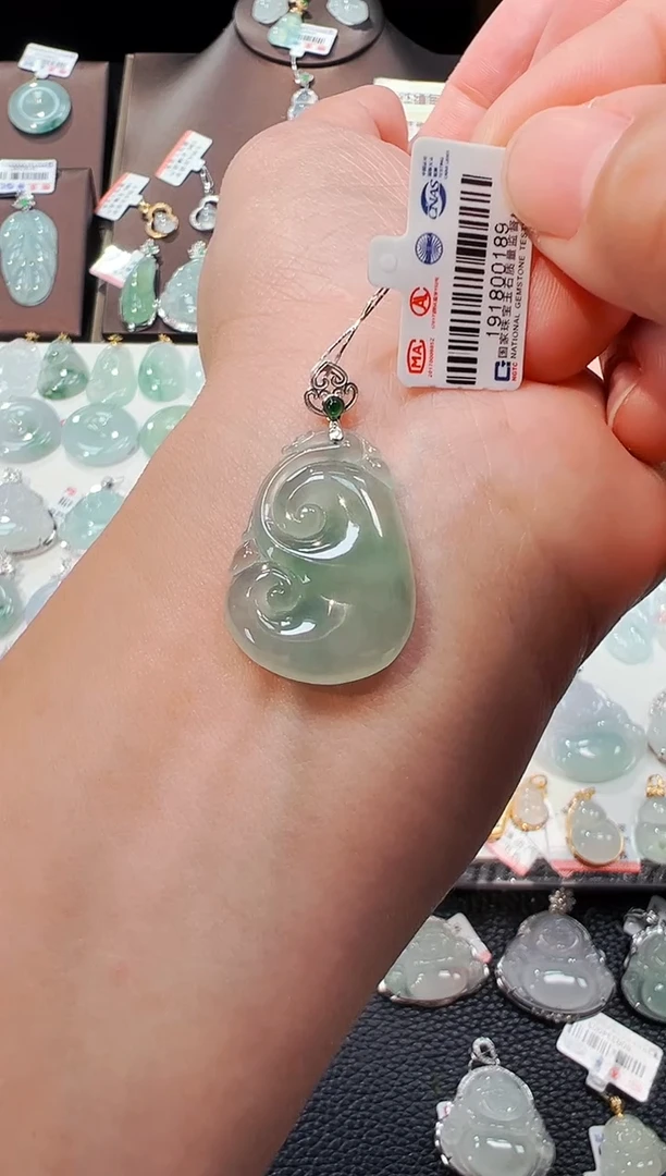 【闪购商品】翡翠吊坠(不含链)18K金镶嵌如意吊坠189