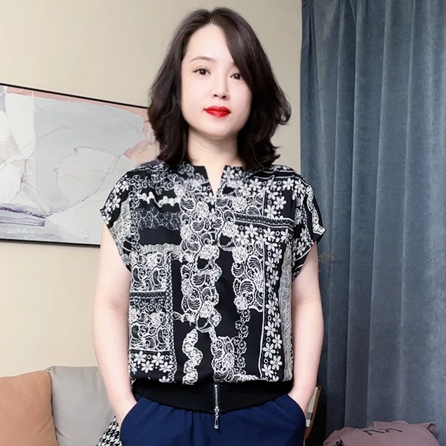 3173休闲风短袖宽松V领常规T恤潮流薄款夏装设计感印花