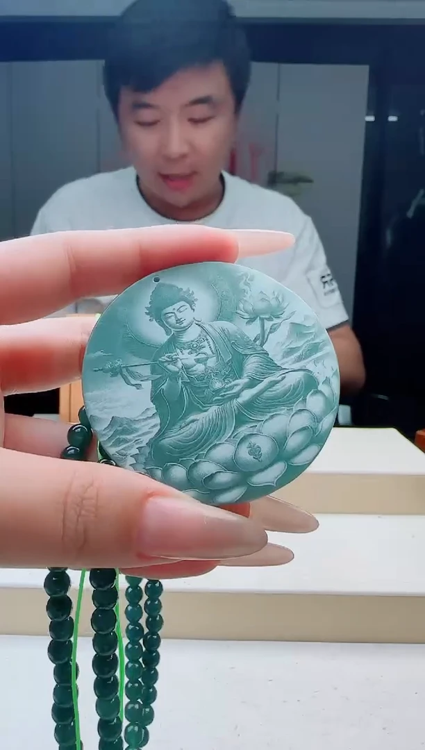 颈饰未镶嵌翡翠多样性发其中一