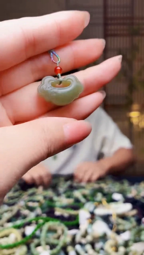 颈饰未镶嵌和田玉多样性发货，拍一发一