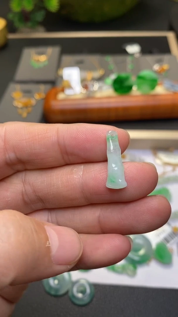 颈饰未镶嵌翡翠净货35046