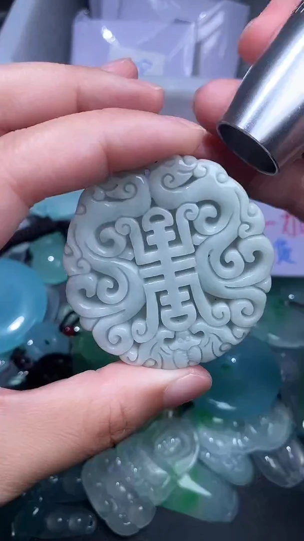 颈饰未镶嵌翡翠肉眼可见有纹有裂介意勿拍
