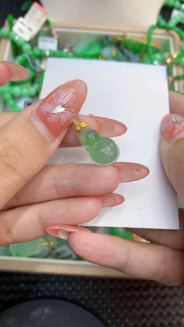 颈饰18K金镶嵌翡翠1