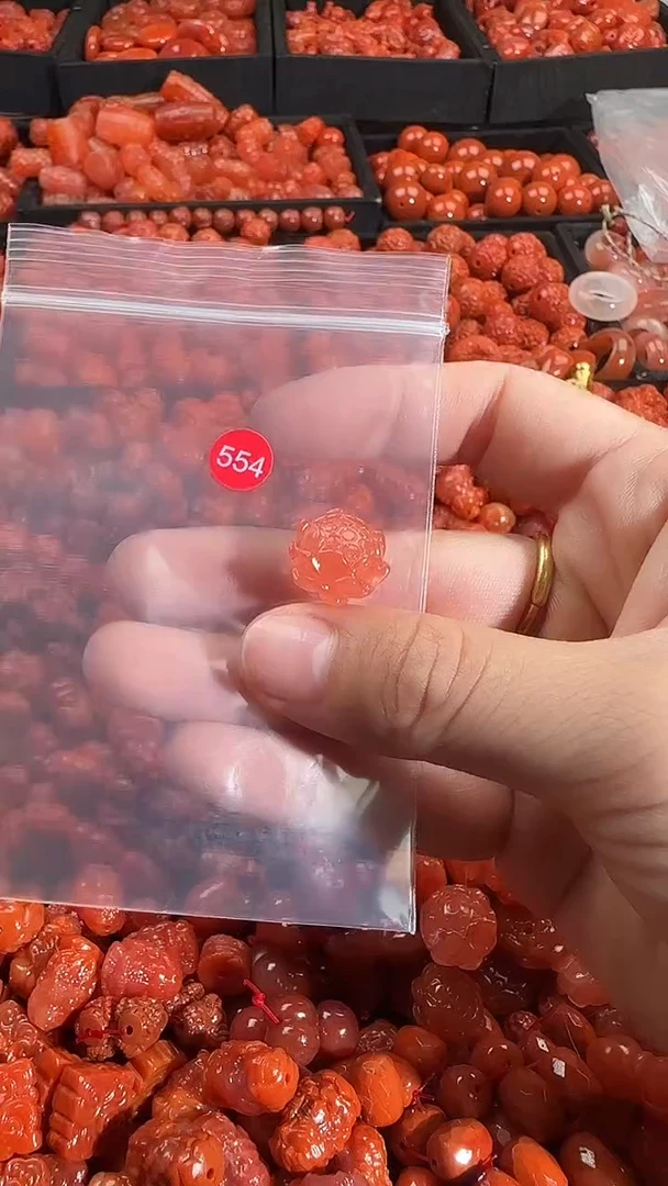 颈饰未镶嵌南红玛瑙1