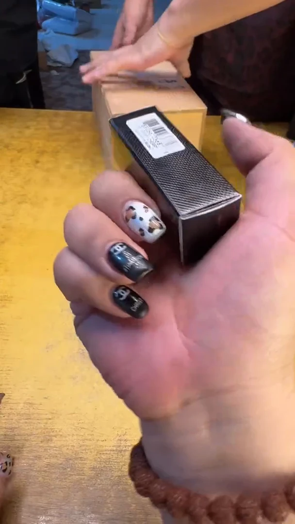 瓷器瓷器瑕疵破破117红碗
