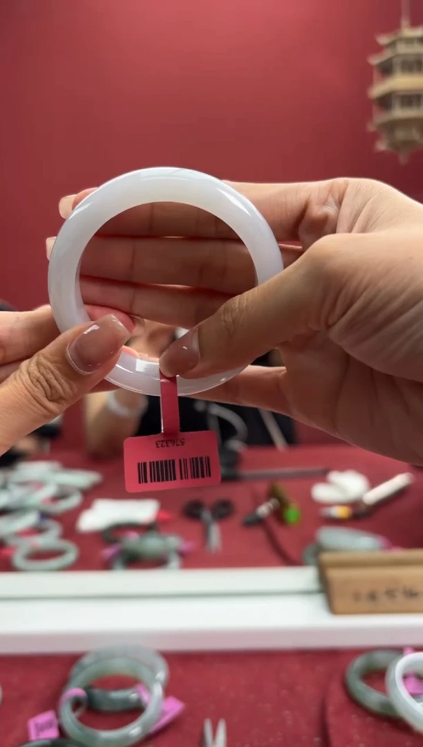 翡翠手镯未镶嵌1手镯