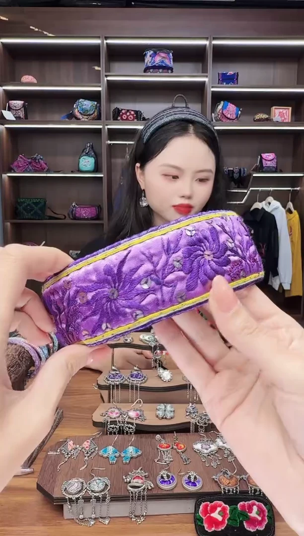 织绣A137蒙阿苏苗绣传承店