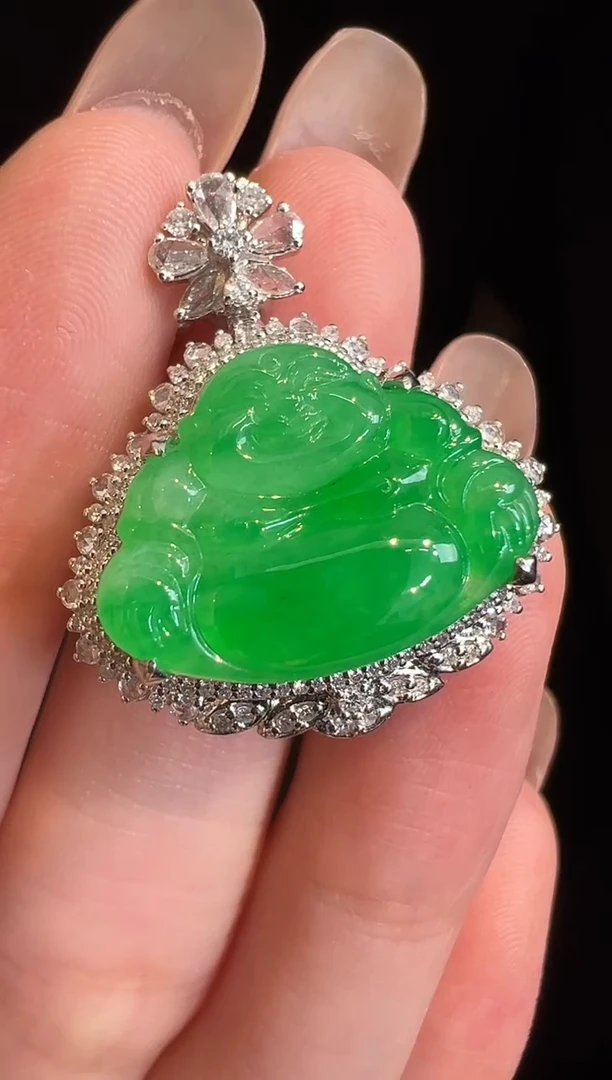 颈饰18K金镶嵌翡翠吊坠