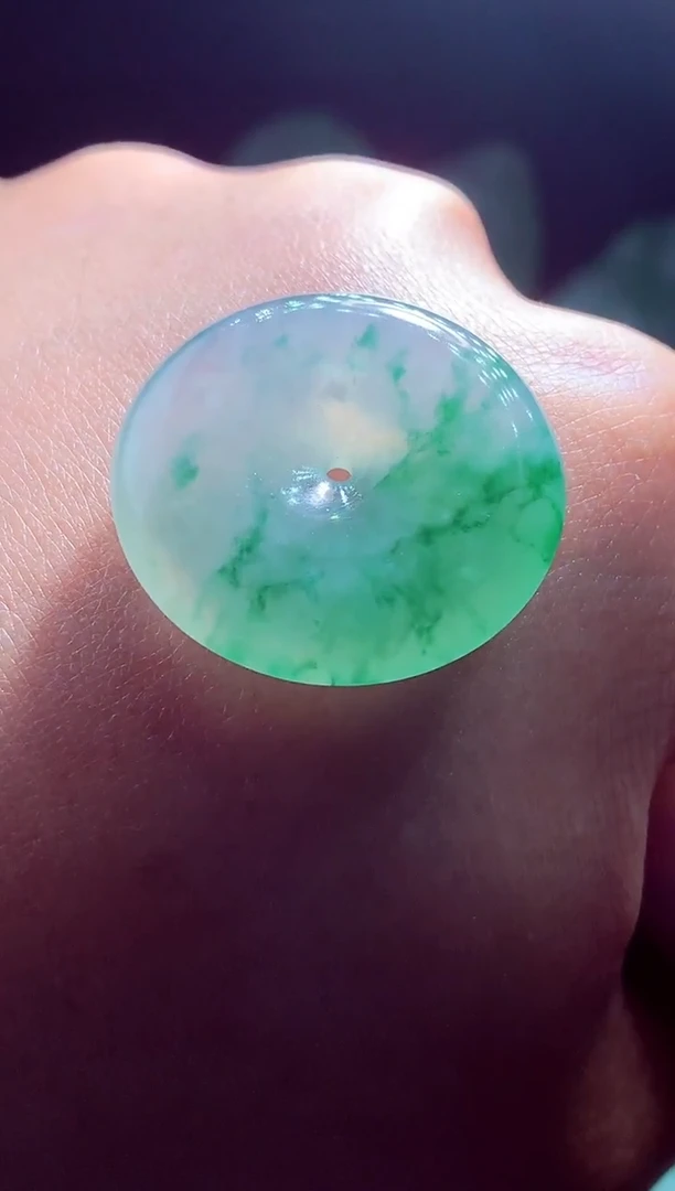 未镶嵌定制翡翠摆***?翡翠毛货定制