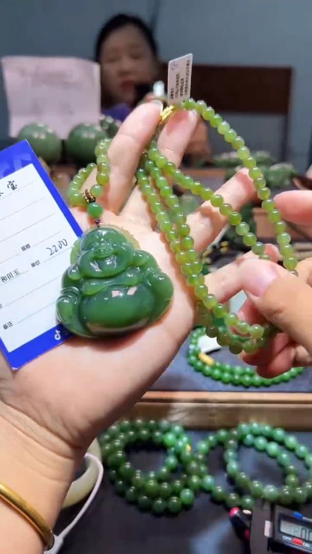 颈饰未镶嵌和田玉（碧玉）1