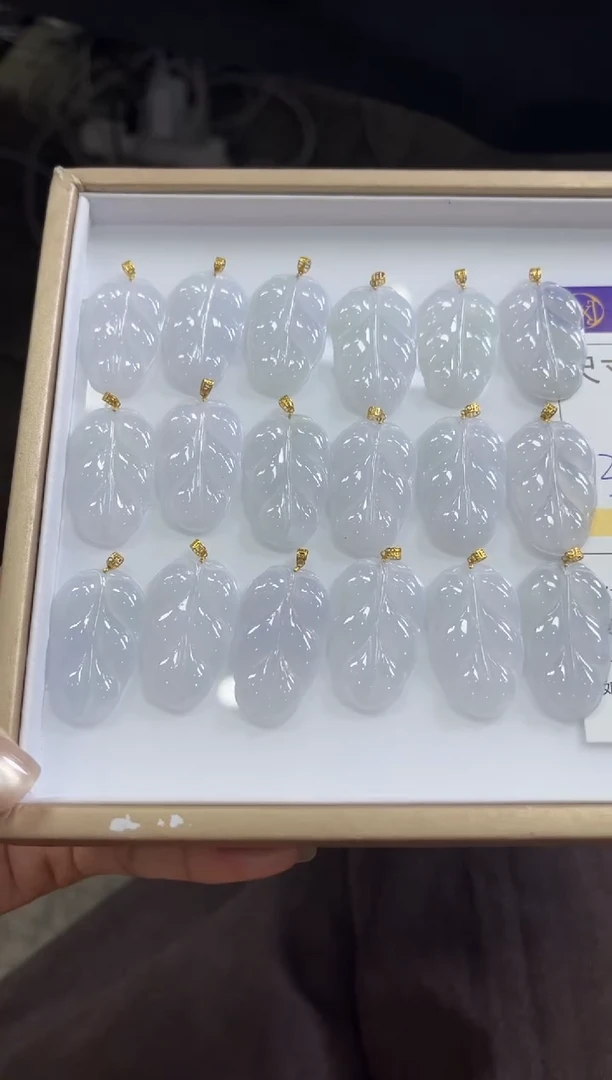 颈饰18K金镶嵌翡翠L160/多样性发一件/配绳子