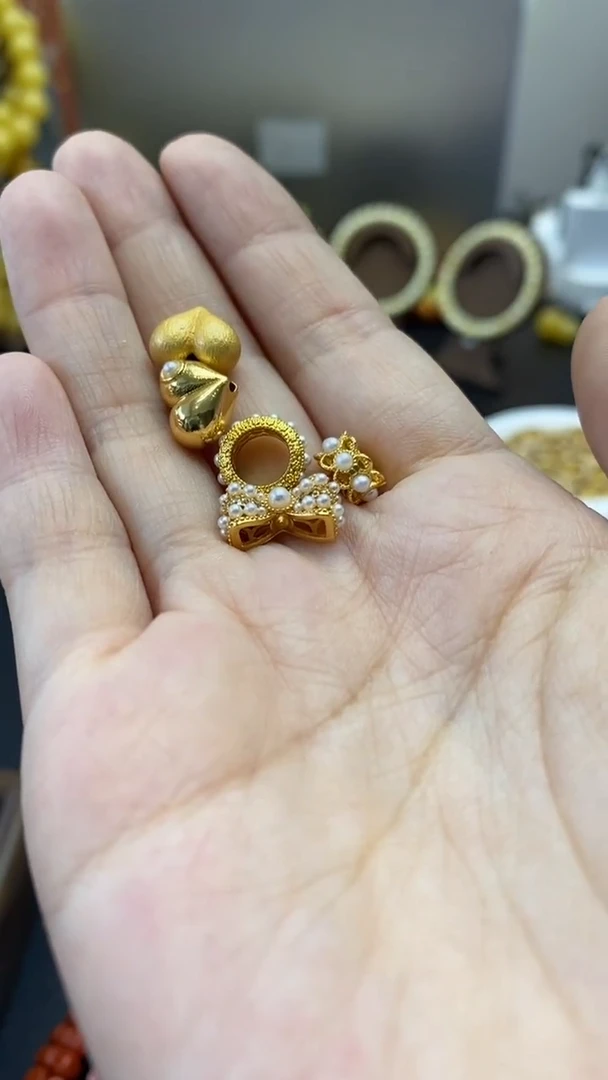 琥珀未镶嵌珠宝奇石的配饰多样性发其5）铜的1784