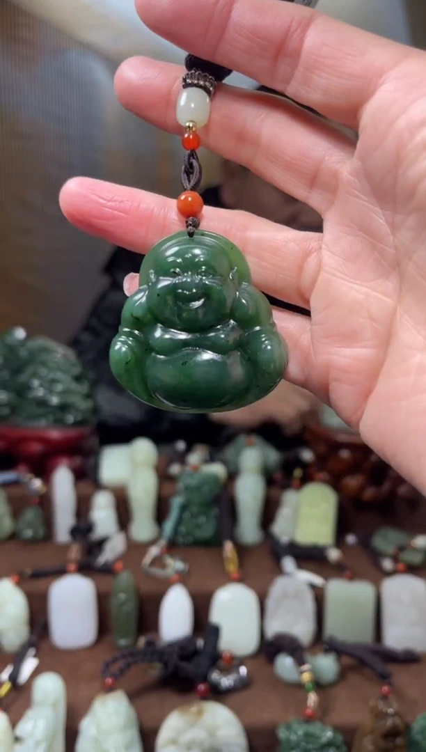 颈饰未镶嵌和田玉.