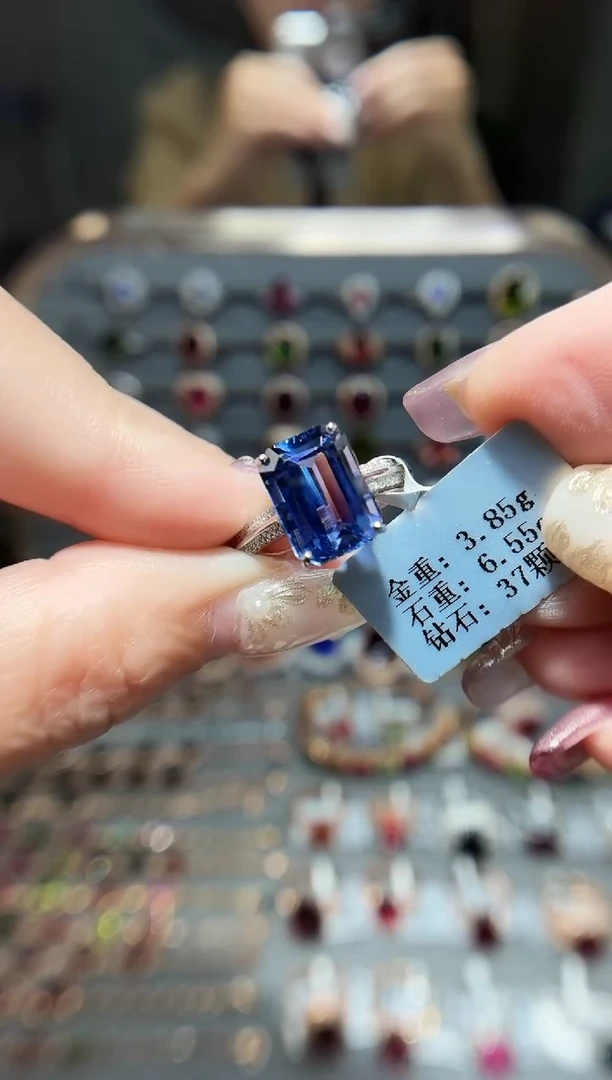 18K金镶嵌戒指坦桑石6.55.