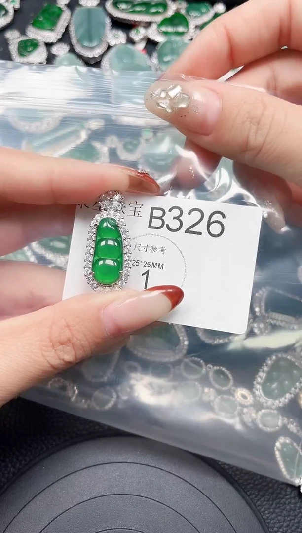 【闪购商品】翡翠颈饰未镶嵌赠皮绳326