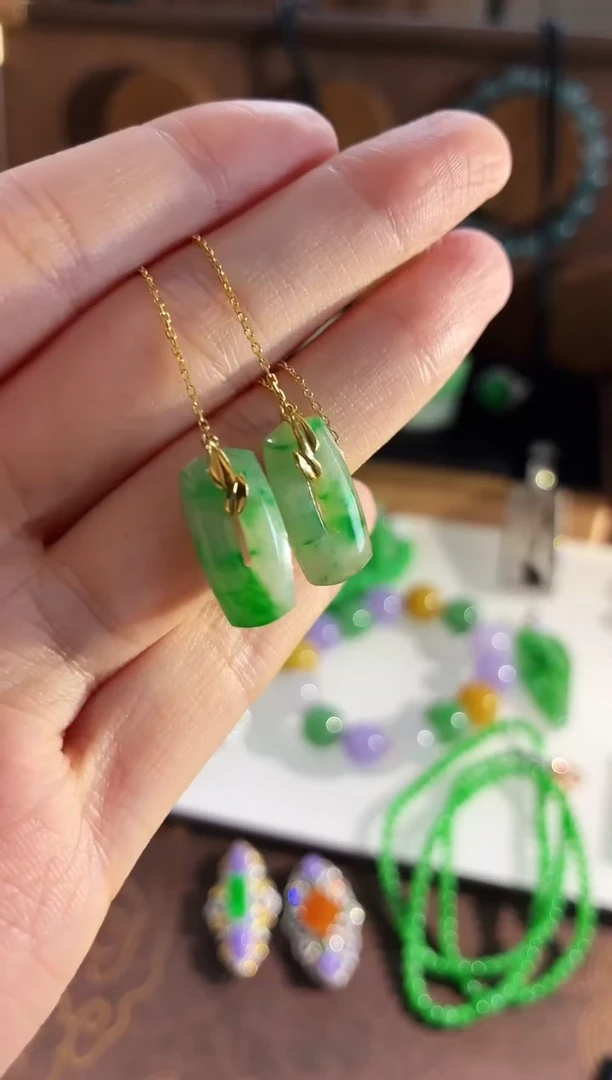 18K金镶嵌翡翠耳饰耳饰