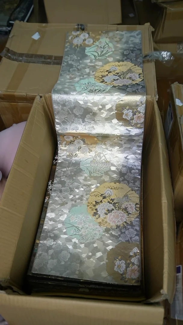 织绣织金花卉图